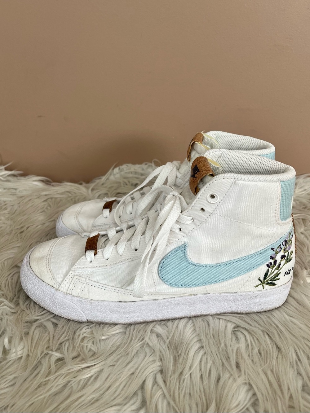 {Nike} Blazer Mid '77 SE Indigo Sneakers in White Canvas - Womens 7